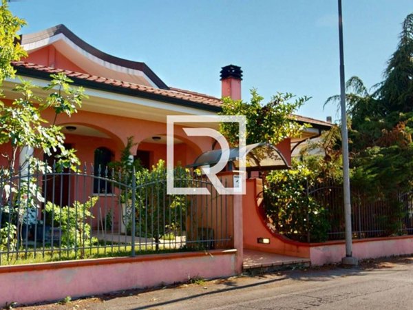 casa indipendente in vendita a Rimini in zona Viserba