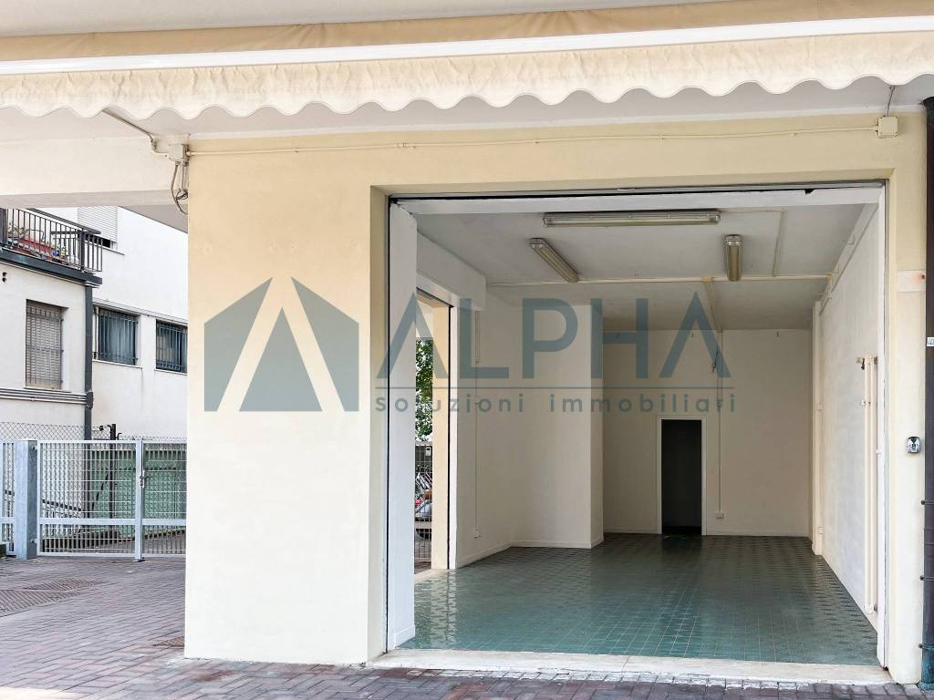 negozio in vendita a Rimini in zona Viserba