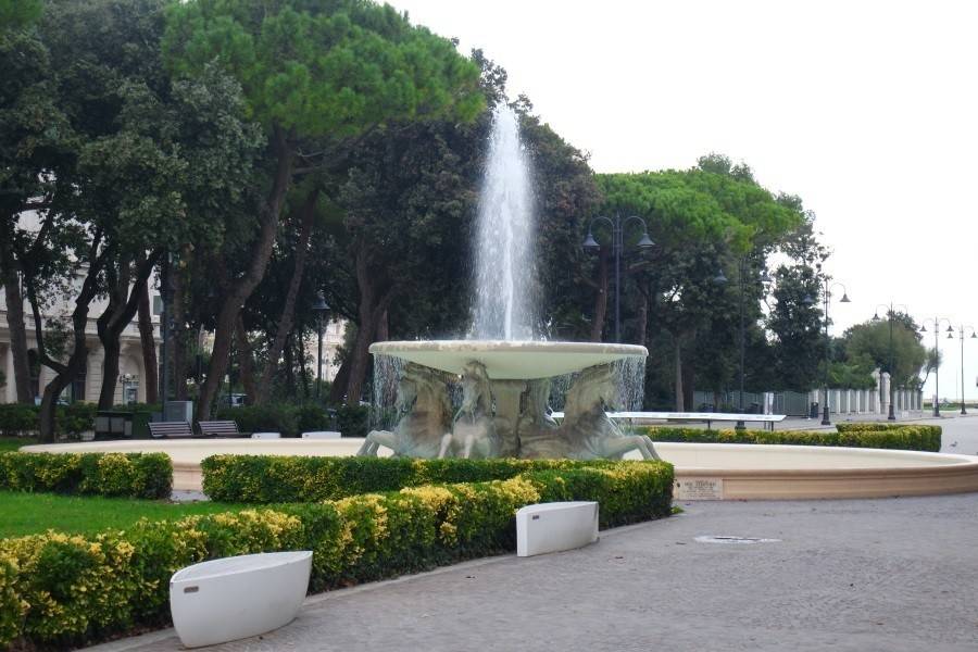 negozio in vendita a Rimini in zona Marina Centro