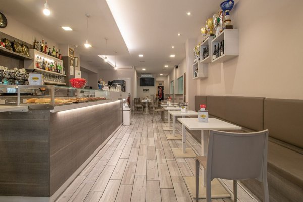 negozio in vendita a Rimini in zona Celle