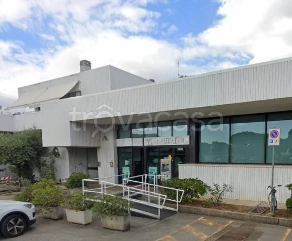 negozio in vendita a Rimini in zona Miramare di Rimini