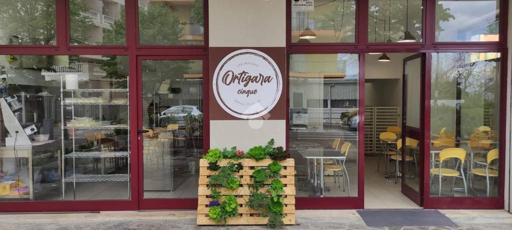 negozio in vendita a Rimini in zona San Giuliano a Mare