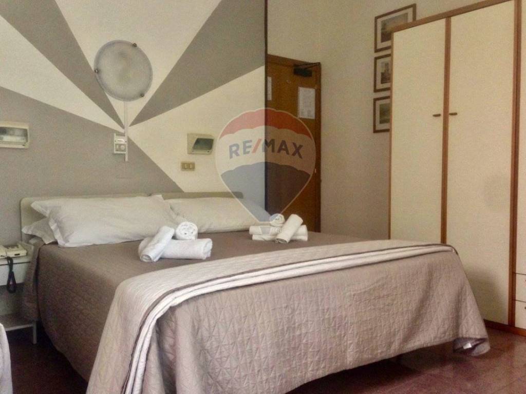 intera palazzina in vendita a Rimini in zona Marina Centro