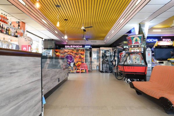 negozio in vendita a Rimini in zona Torre Pedrera