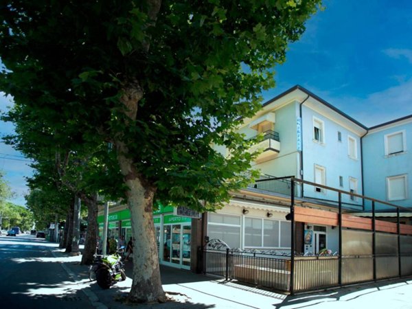 negozio in vendita a Rimini in zona Marina Centro