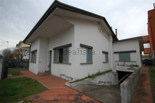 casa indipendente in vendita a Rimini in zona San Giuliano a Mare