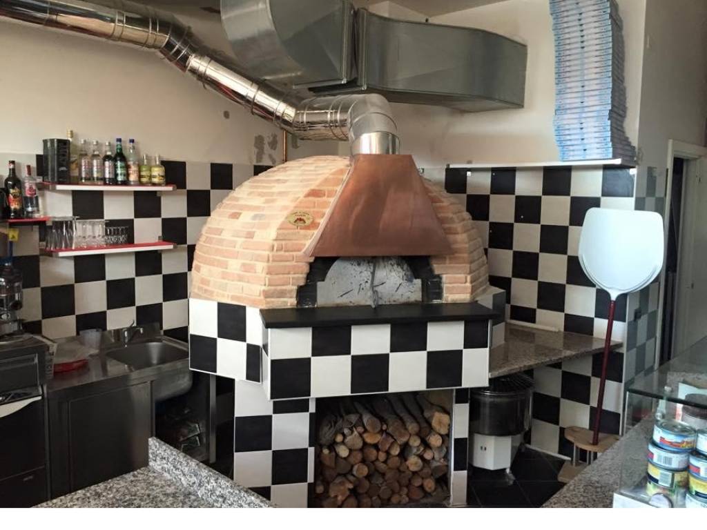 negozio in vendita a Rimini in zona Marebello