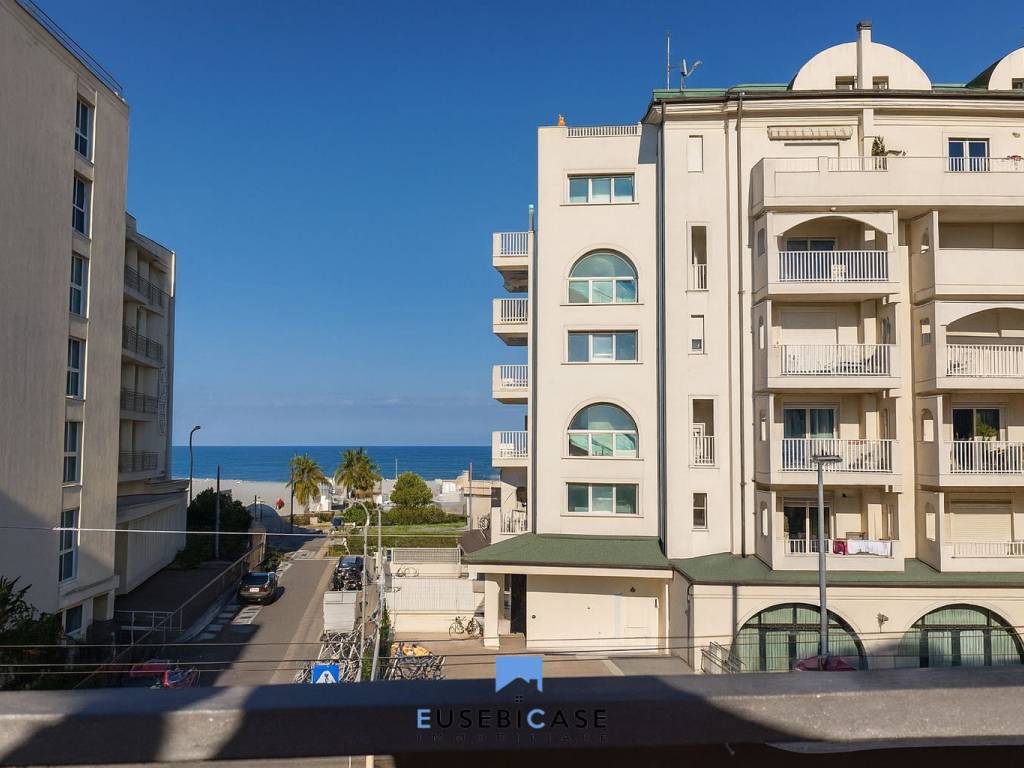appartamento in vendita a Rimini in zona Miramare di Rimini