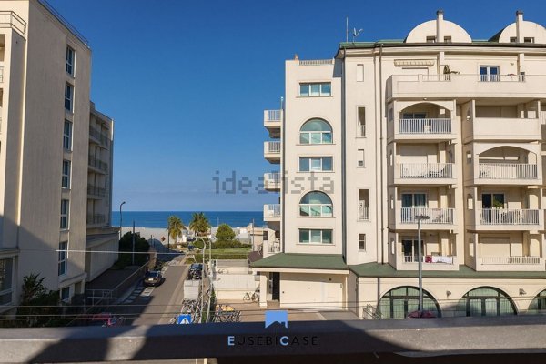 appartamento in vendita a Rimini in zona Miramare di Rimini