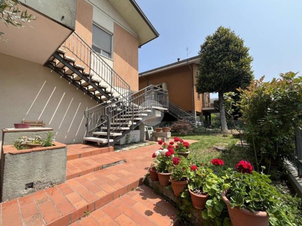 casa indipendente in vendita a Rimini in zona Celle
