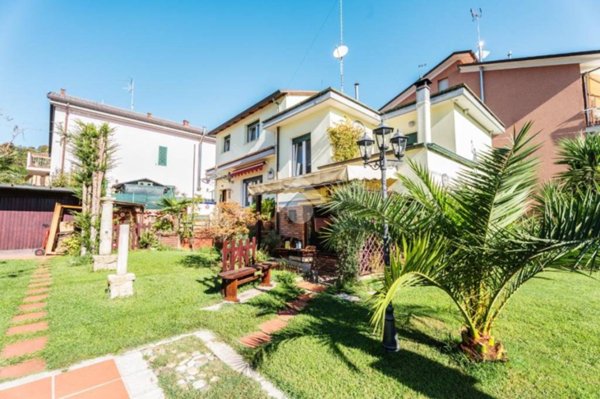 casa indipendente in vendita a Rimini in zona Grotta Rossa