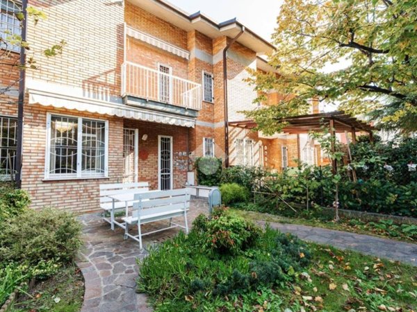 casa indipendente in vendita a Rimini in zona Fiera Vecchia