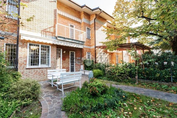 casa indipendente in vendita a Rimini in zona Fiera Vecchia