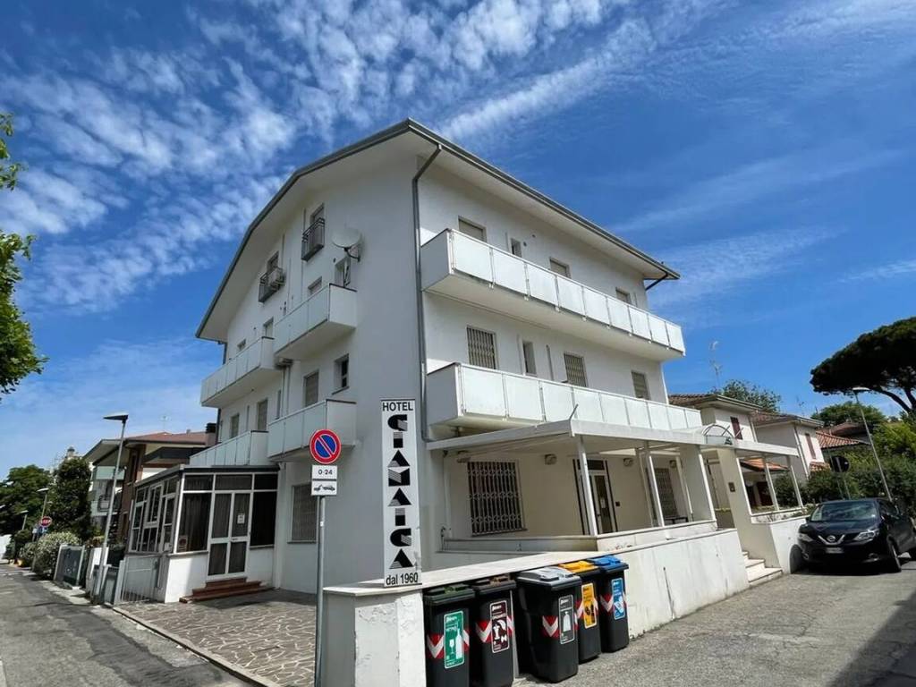 intera palazzina in vendita a Rimini in zona Viserba