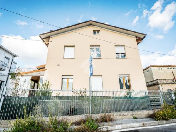 casa indipendente in vendita a Rimini in zona Santa Cristina