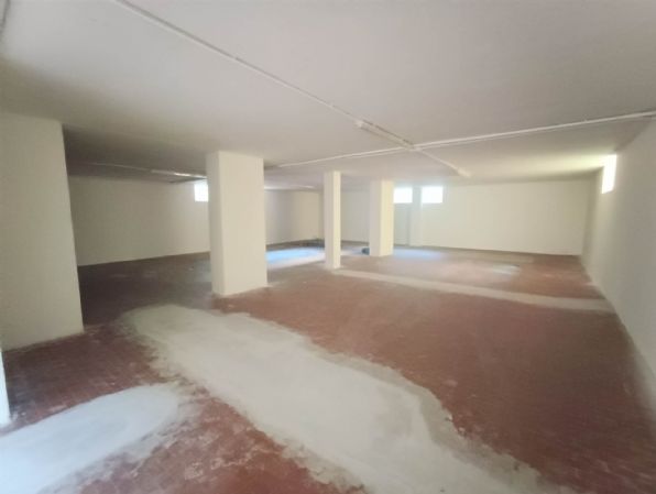 negozio in vendita a Rimini in zona Miramare di Rimini