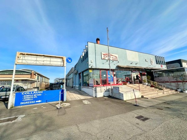 locale commerciale in vendita a Rimini in zona Marecchiese