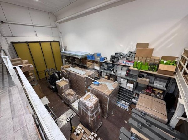 locale commerciale in vendita a Rimini