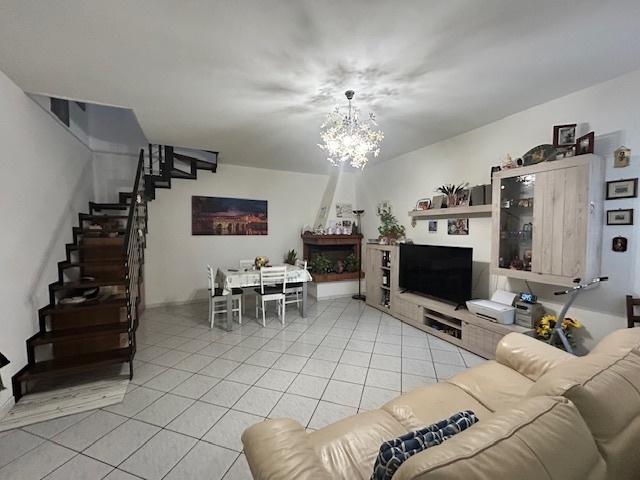 casa indipendente in vendita a Rimini in zona Marecchiese