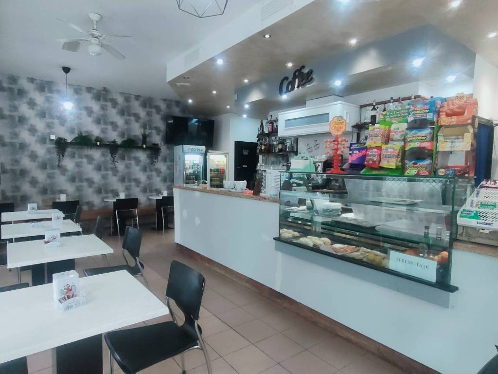 negozio in vendita a Rimini in zona Marina Centro