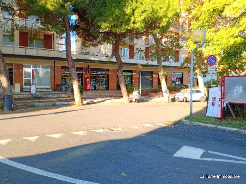 negozio in vendita a Rimini in zona Viserbella