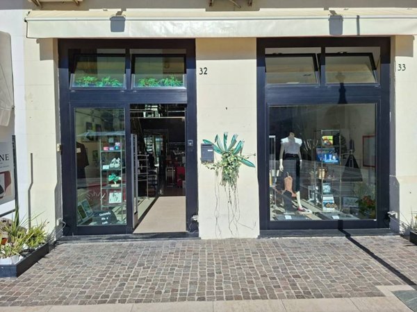 negozio in vendita a Rimini in zona Viserba