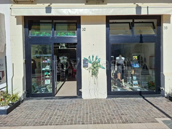 negozio in vendita a Rimini in zona Viserba