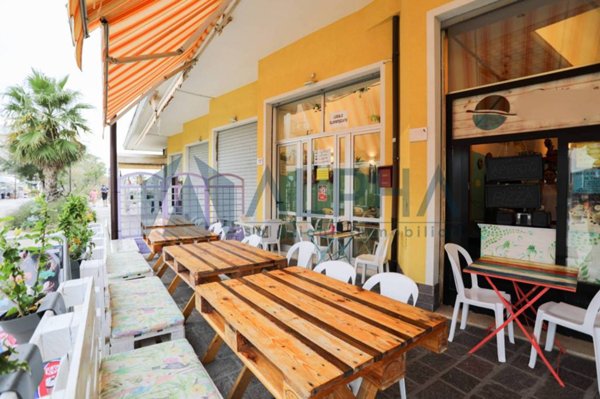 negozio in vendita a Rimini in zona Viserbella