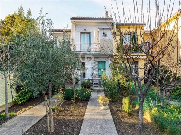 casa indipendente in vendita a Rimini in zona Centro Storico