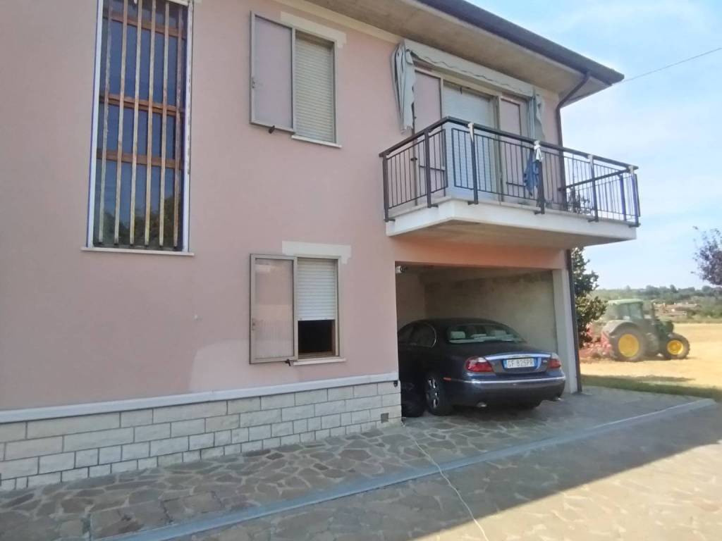 casa indipendente in vendita a Rimini in zona Vergiano