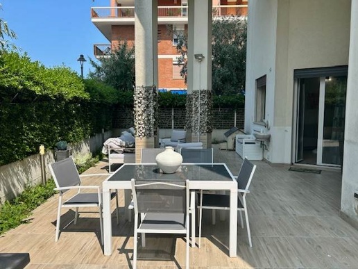 appartamento in vendita a Rimini in zona Marina Centro