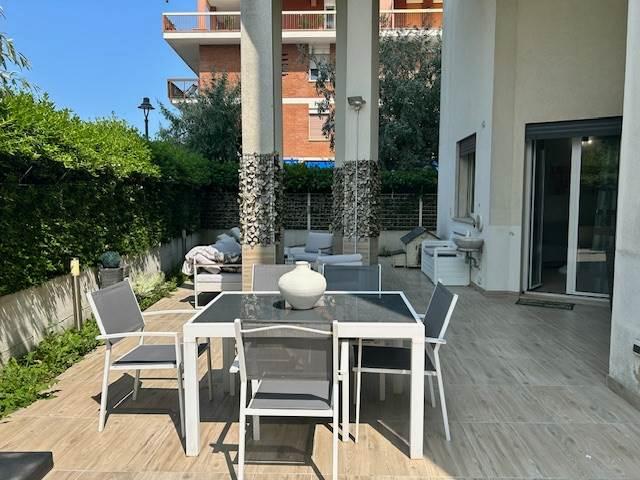 appartamento in vendita a Rimini in zona Marina Centro