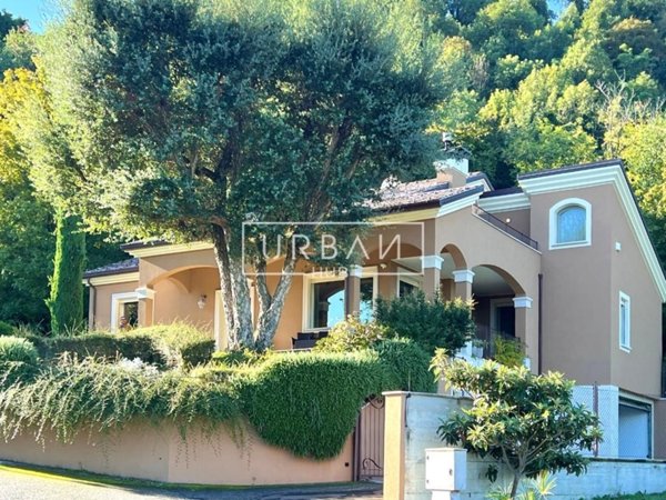 casa indipendente in vendita a Rimini in zona Marina Centro