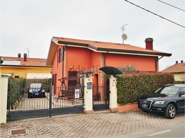 casa indipendente in vendita a Rimini in zona Torre Pedrera