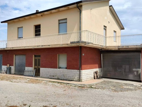 casa indipendente in vendita a Rimini in zona San Lorenzo in Correggiano