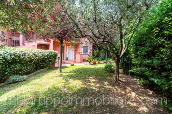casa indipendente in vendita a Rimini in zona Marecchiese
