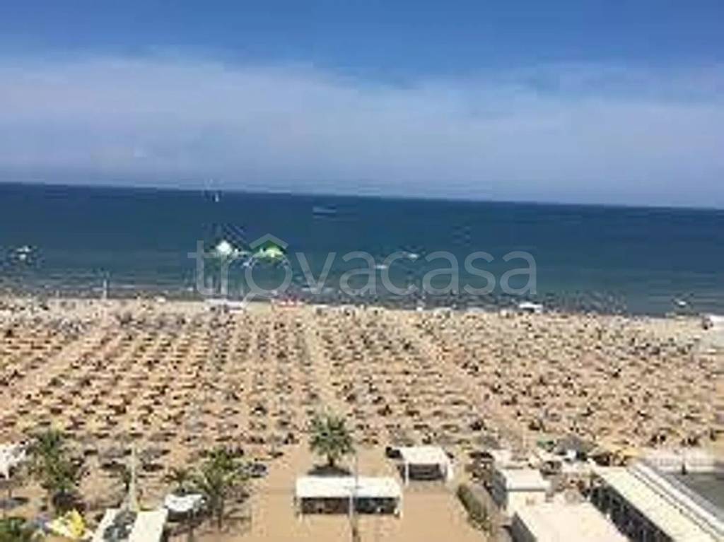 negozio in vendita a Rimini in zona Miramare di Rimini