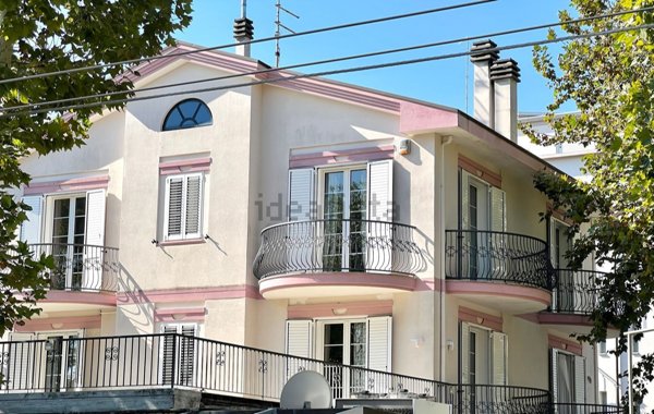 casa indipendente in vendita a Rimini in zona Marebello