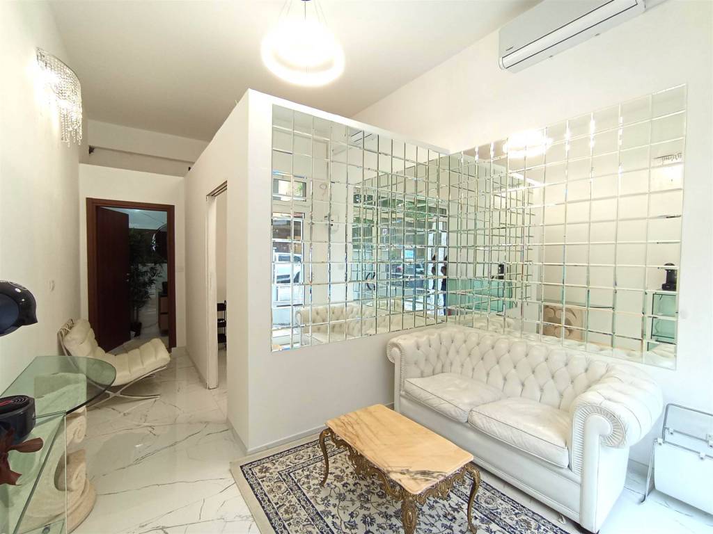 negozio in vendita a Rimini in zona San Giuliano a Mare