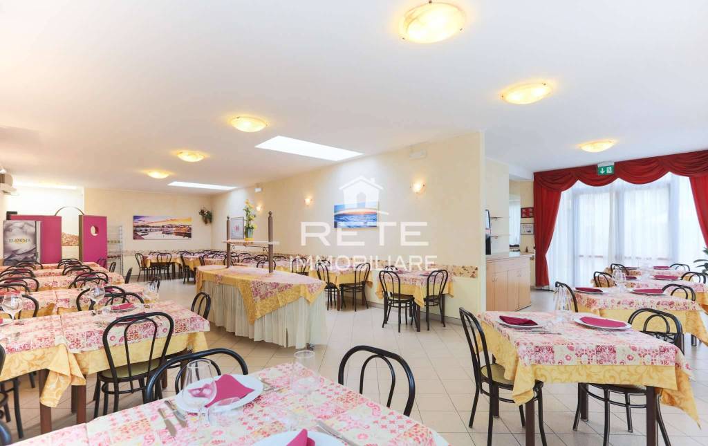 negozio in vendita a Rimini in zona Viserba