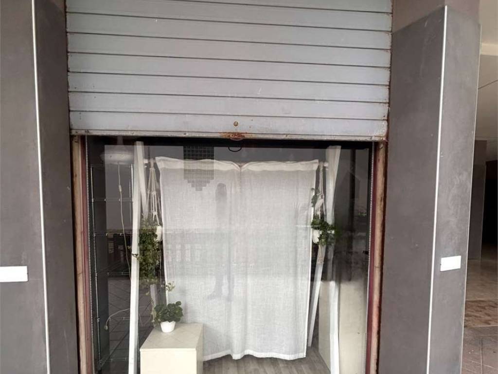 negozio in vendita a Rimini in zona Marina Centro