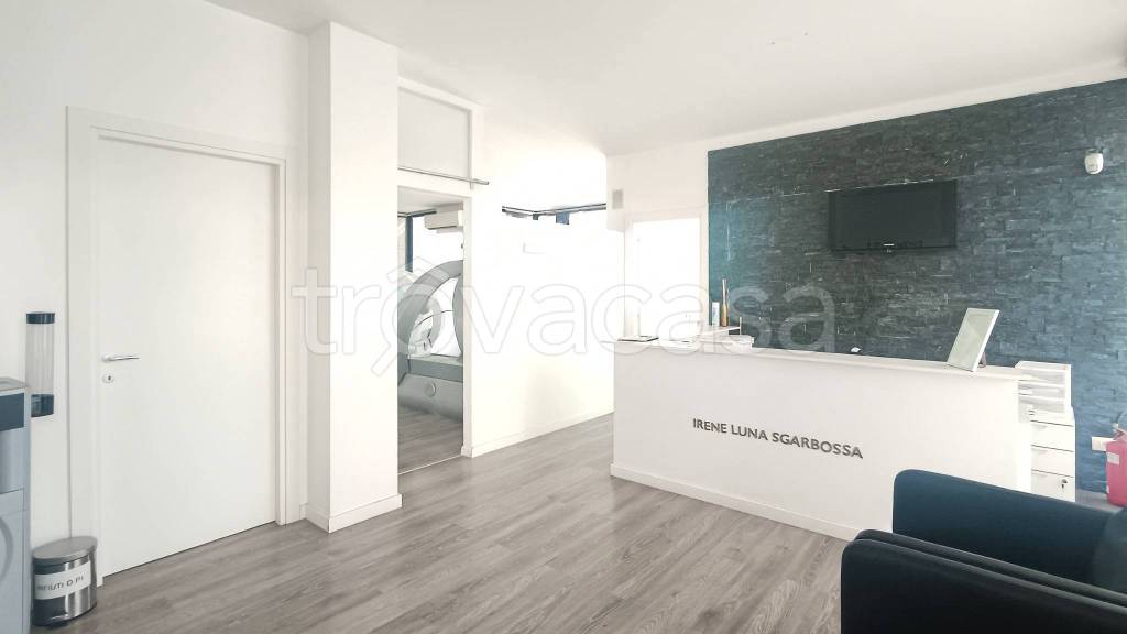 ufficio in vendita a Rimini in zona Rivazzurra