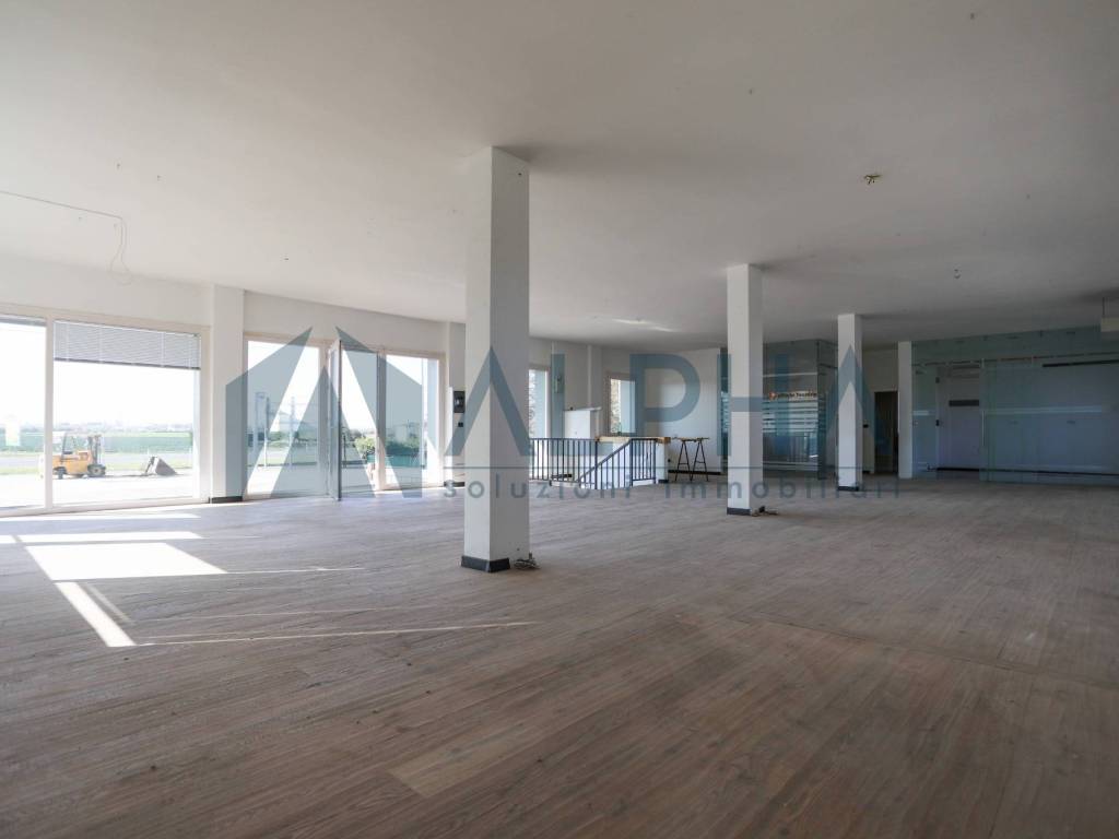 negozio in vendita a Rimini in zona Torre Pedrera
