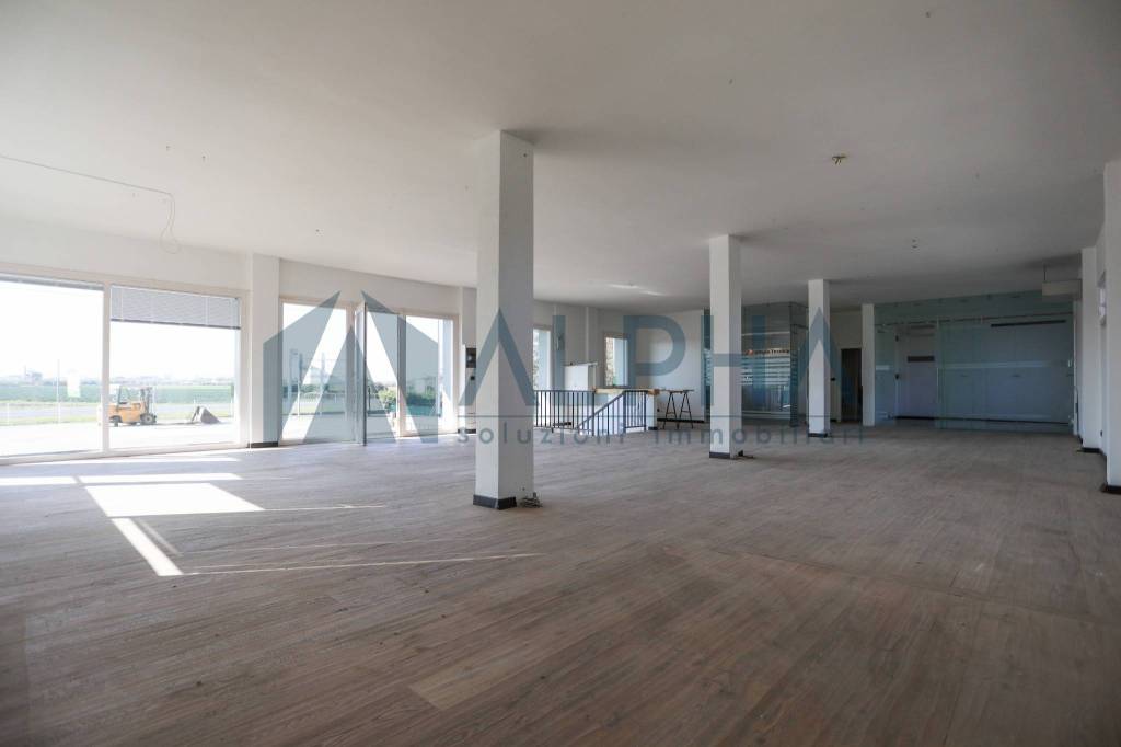 negozio in vendita a Rimini in zona Torre Pedrera