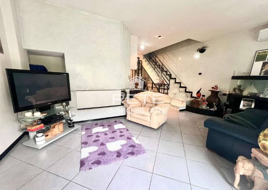 casa indipendente in vendita a Rimini in zona Viserbella