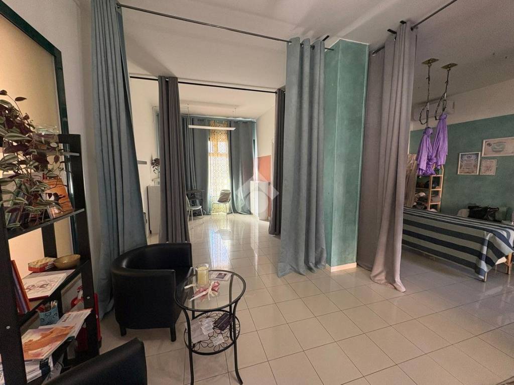 negozio in vendita a Rimini in zona Vergiano