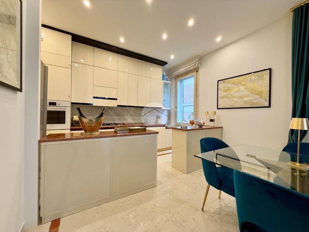 casa indipendente in vendita a Rimini in zona Marina Centro