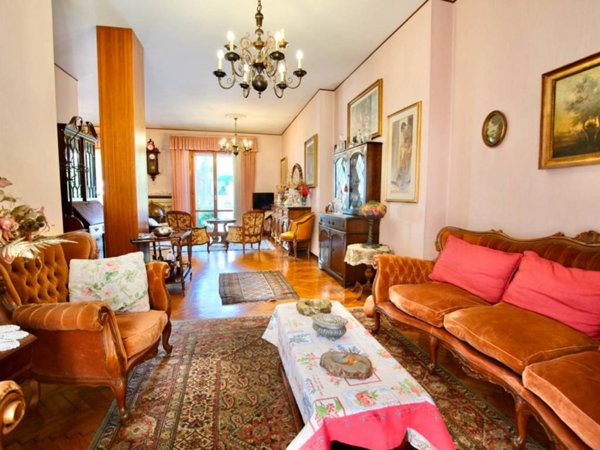 appartamento in vendita a Rimini in zona Marina Centro