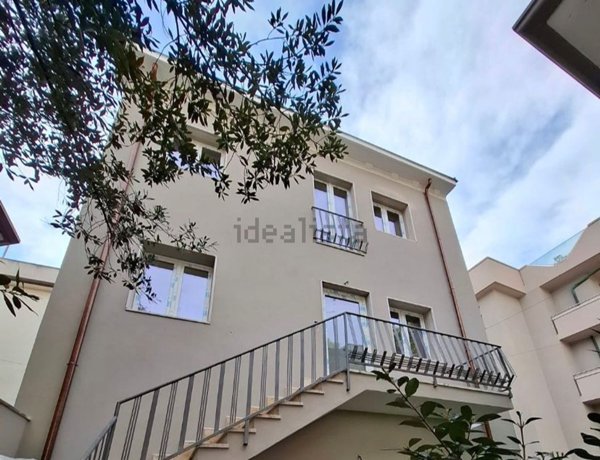 casa indipendente in vendita a Rimini in zona Marina Centro