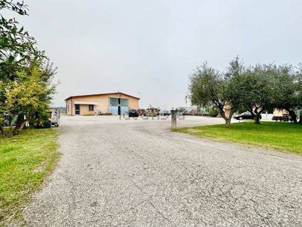 capannone in vendita a Rimini in zona Corpolò